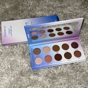 ITEM BEAUTY
On The Daily Eye Shadow Palette
